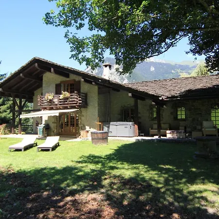 Falcon - Luxury Swiss Retreat With Hot-tub