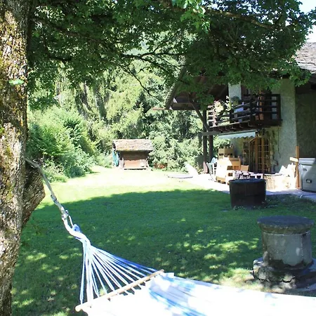 Falcon - Luxury Swiss Retreat With Hot-tub Chalet *