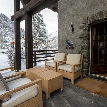 Falcon - Luxury Swiss Retreat With Hot-tub Chalet *
