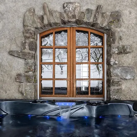 Chalet Falcon - Luxury Swiss Retreat With Hot-tub
