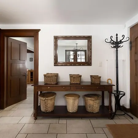 Falcon - Luxury Swiss Retreat With Hot-tub Chalet *