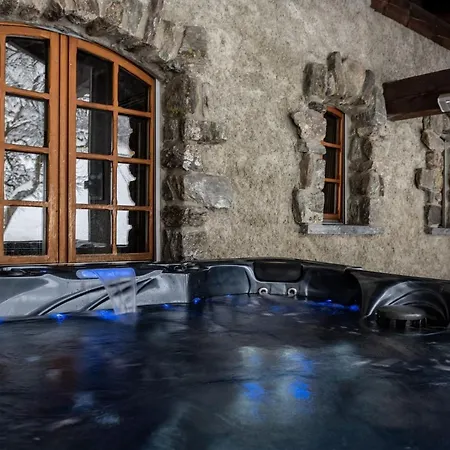 Chalet Falcon - Luxury Swiss Retreat With Hot-tub *