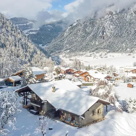Falcon - Luxury Swiss Retreat With Hot-tub Chalet