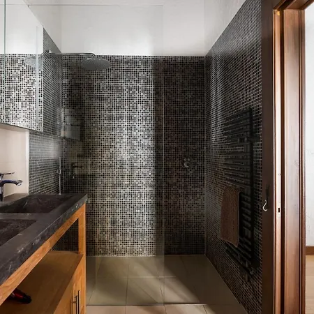 Chalet Falcon - Luxury Swiss Retreat With Hot-tub Bagnes