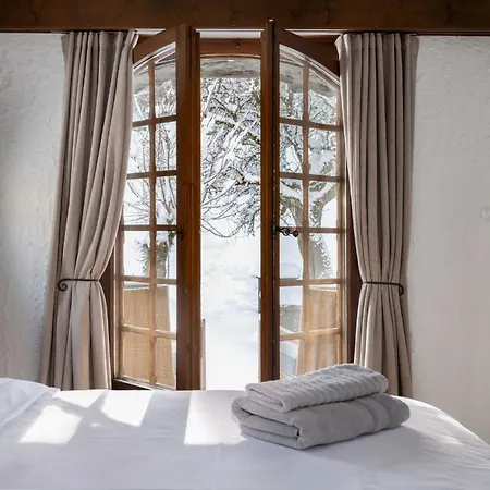 Falcon - Luxury Swiss Retreat With Hot-tub