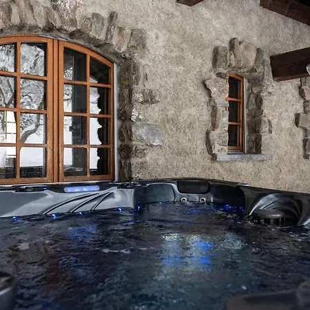 Falcon - Luxury Swiss Retreat With Hot-tub 샬레